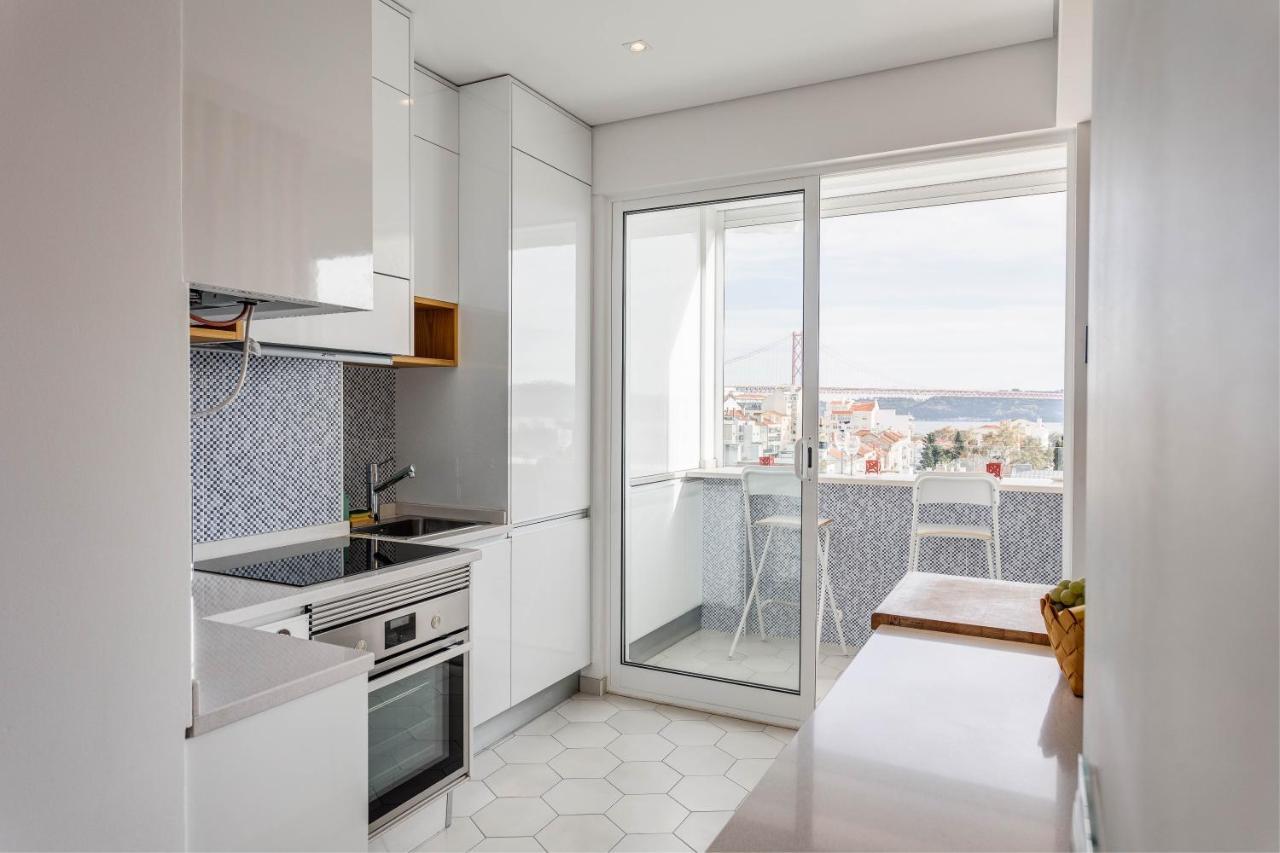 Tejo River View Apartment Nearby Belem Lisbon Bagian luar foto