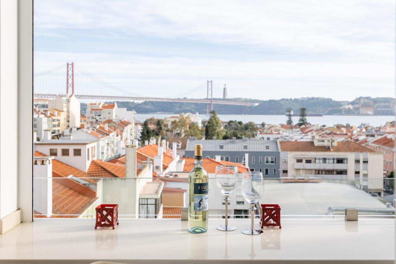 Tejo River View Apartment Nearby Belem Lisbon Bagian luar foto