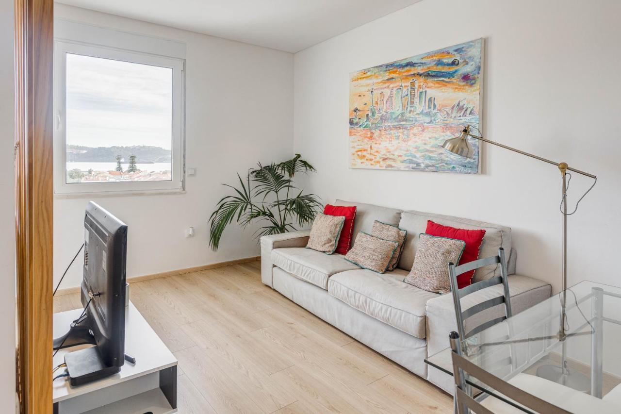 Tejo River View Apartment Nearby Belem Lisbon Bagian luar foto